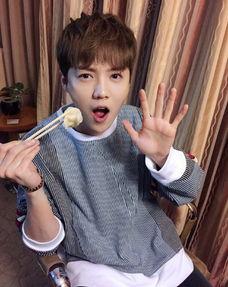 娱乐吃瓜酱类似博主,明星幕后那些事儿，吃瓜群众必看！